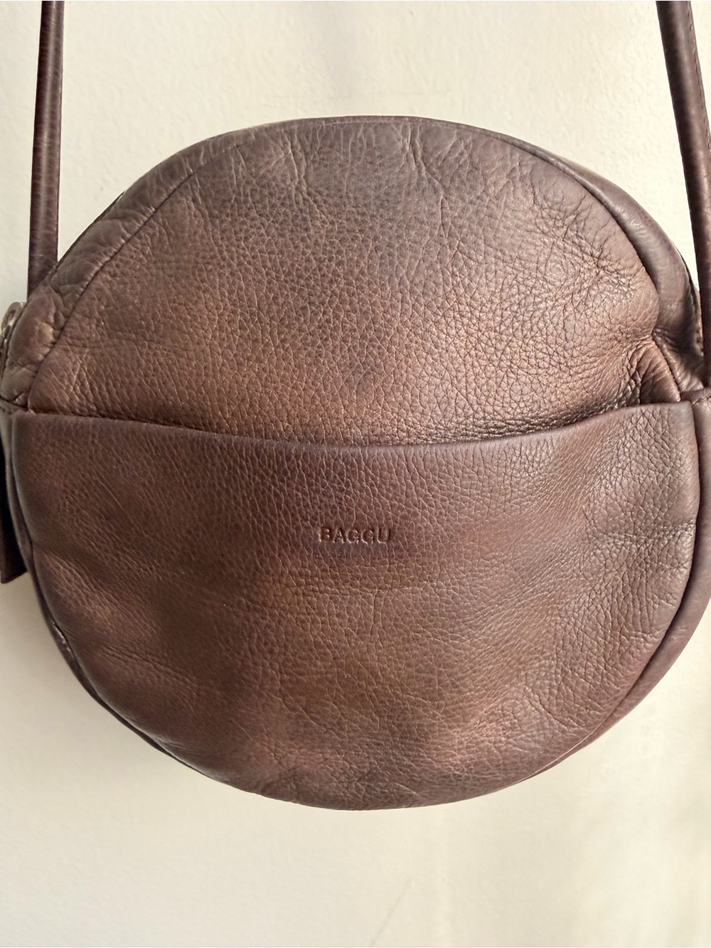 BAGGU Brown Round Leather Crossbody Messenger